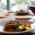 Como escolher o vinho perfeito para acompanhar uma refeição: Guia completo com dicas e truques
